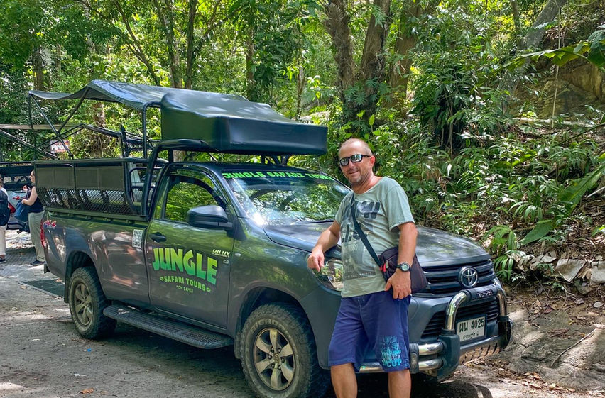 jungle-safari-4x4-vehicle