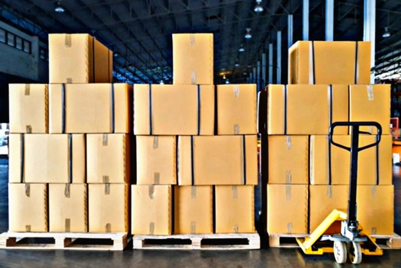 WHAT SHOULD YOU NEVER PACK IN A STORAGE BOX?