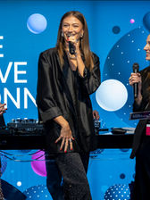 Galeria Bonn feiert mit Leony und Wäsche-Show