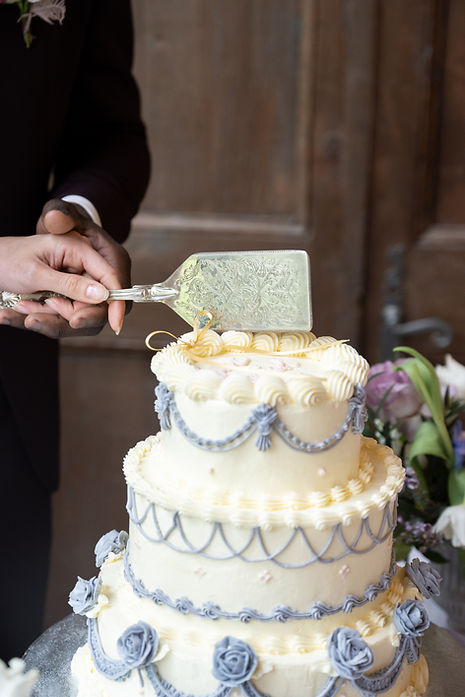 mariage luxe wedding cake gateaux mariés pièce montée gateau fleurs destination wedding mariés alpes savoie