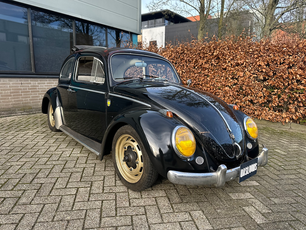 Thumbnail: Volkswagen kever met ragtopdak uit 1960