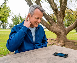 BT_SER_man_call_iPhone14.jpg.jpg