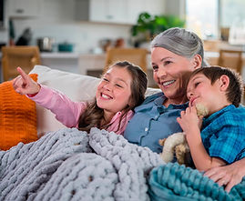 BT_SER_grandma_watching_TV_microRIE.jpg.jpg