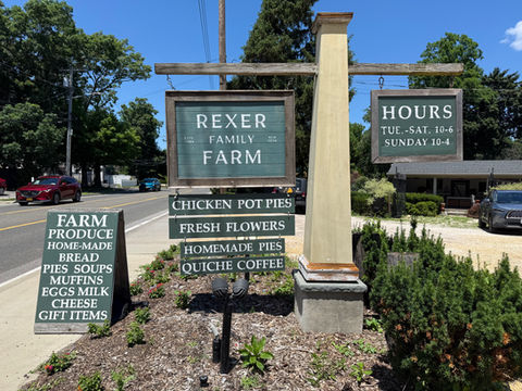 Rexer Family Farm street signs