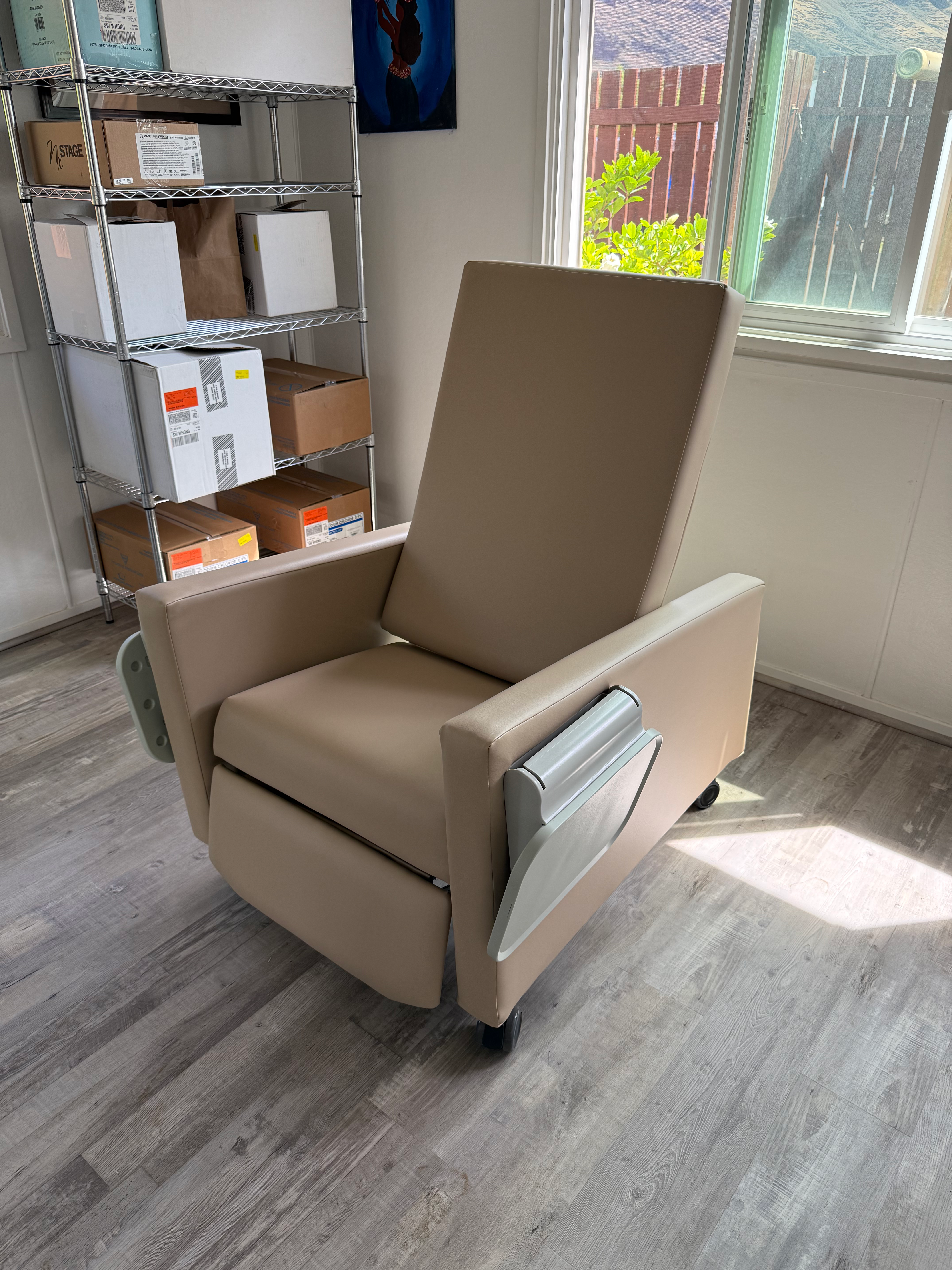 Concord Series Recliner w/ 2 side tables