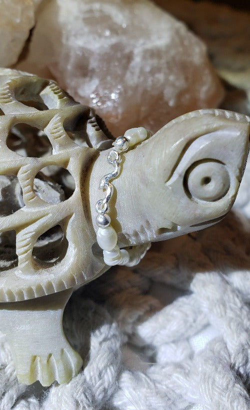 Thumbnail: Kuta Wave Stone Stretch Ring