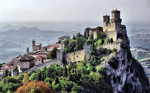 san-marino-bashnya-guaita-skala.jpg