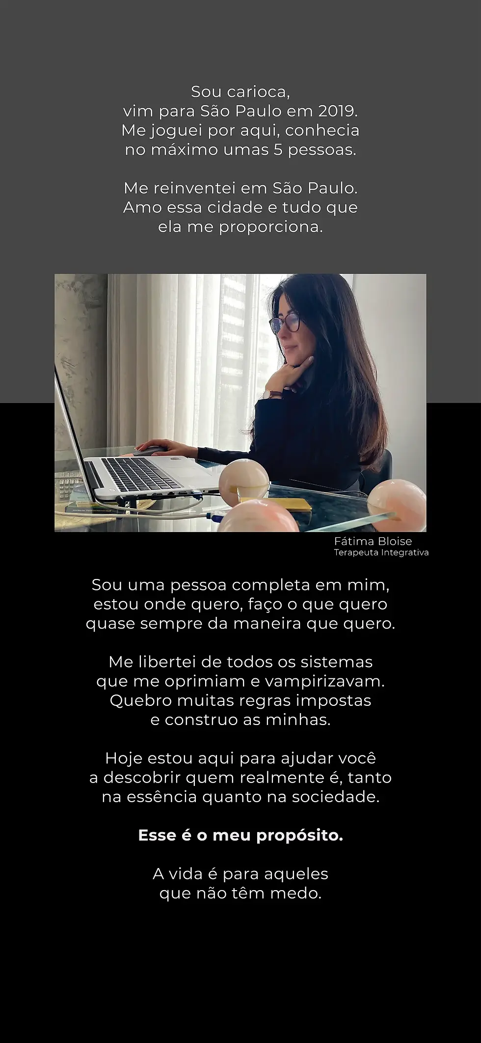 Fátima Bloise abastecendo o Quantec com informações de uma anamnese recebida de um paciente.
