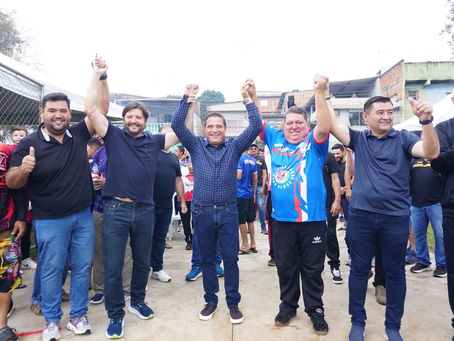 Vereador Leandrinho participa de inauguração do campo de futebol no Nova América