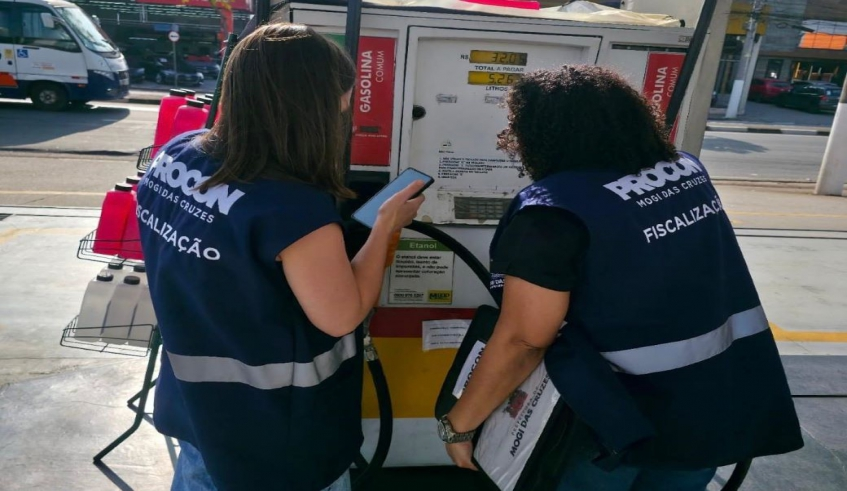 Procon fiscaliza 15 postos de combustíveis e orienta estabelecimentos sobre validade e informação de preços