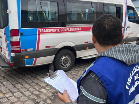 Transporte realiza vistoria em vans que conduzem cerca de 20 mil alunos diariamente