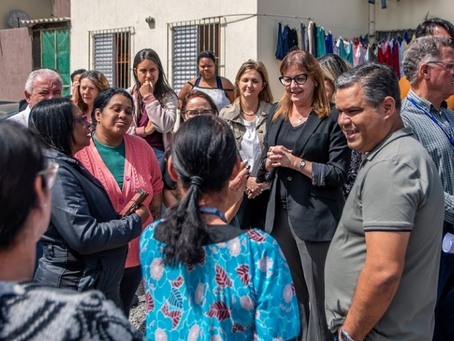 Mara Bertaiolli acompanha obras de revitalização em conjunto habitacional de Jundiapeba