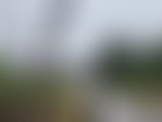 Vereador Artur Takayama pede providências para poste tombando na Fazenda Aya e muro caindo na Cidade Edson