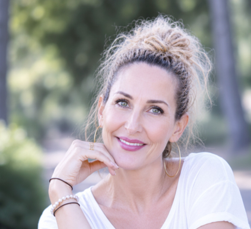 Meet Rosalind McNamara, a walk and talk therapist in Rozelle and clinical counsellor supporting teens and adults with anxiety, burnout, grief and life transitions.