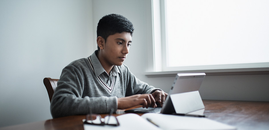 Faire les devoirs des élèves