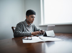 Estudante trabalhos de casa fazendo