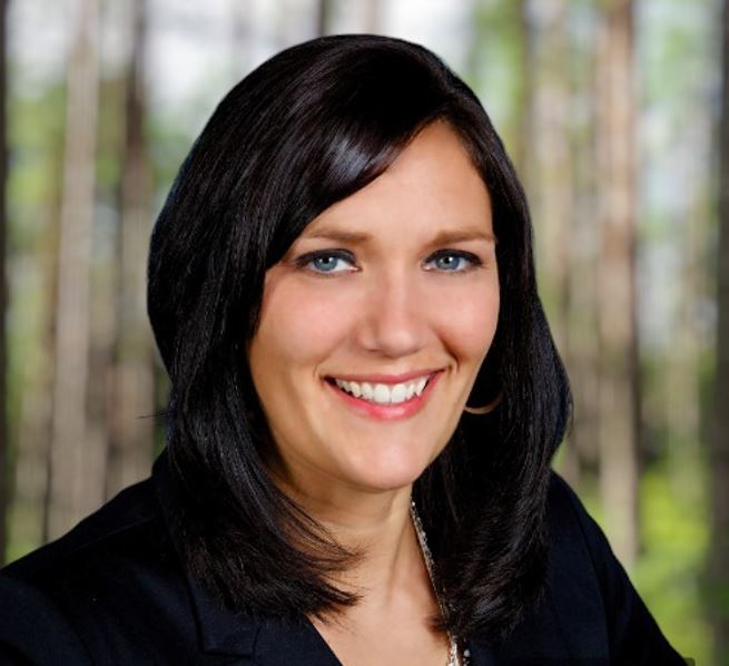 Smiling woman with dark hair and blue eyes