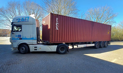 bild 13 . der container vrlässt die schule.jpeg