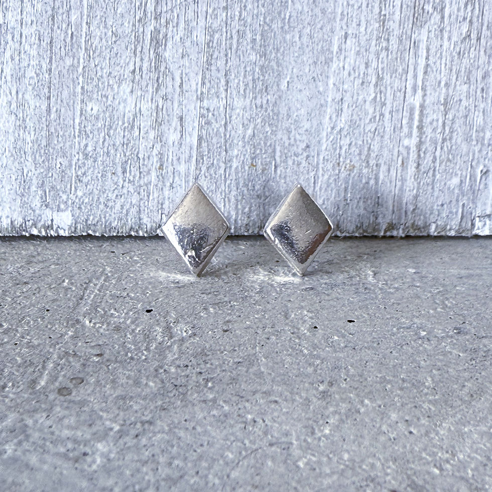 SILVER *DIAMOND SHAPED EARRINGS