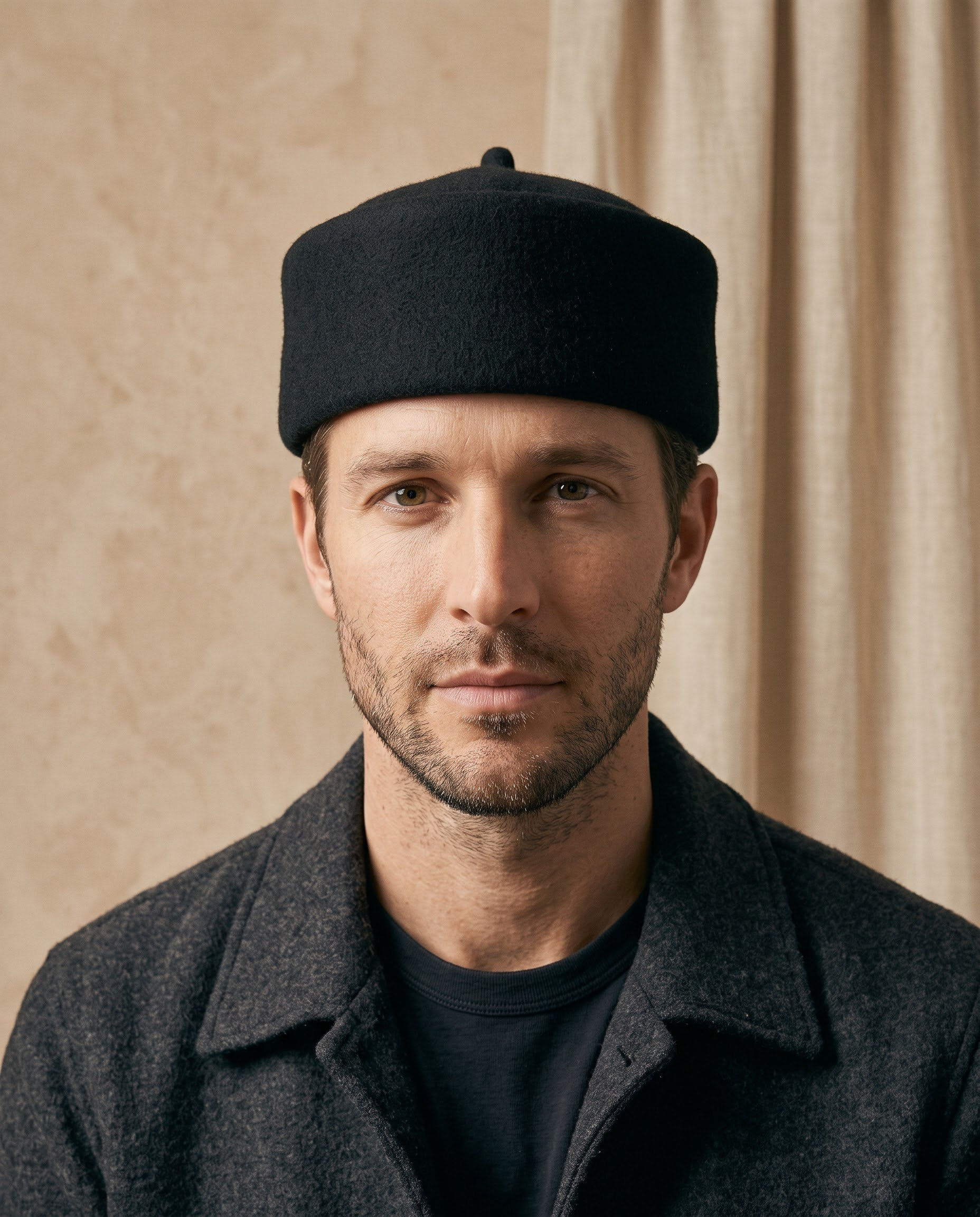 Classy Men’s Black Cap with a Clean, Refined Finish - Yiannis