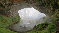 seljalandsfoss-waterfalls-caves-iceland-natrue-jpg-1920-1080_388027