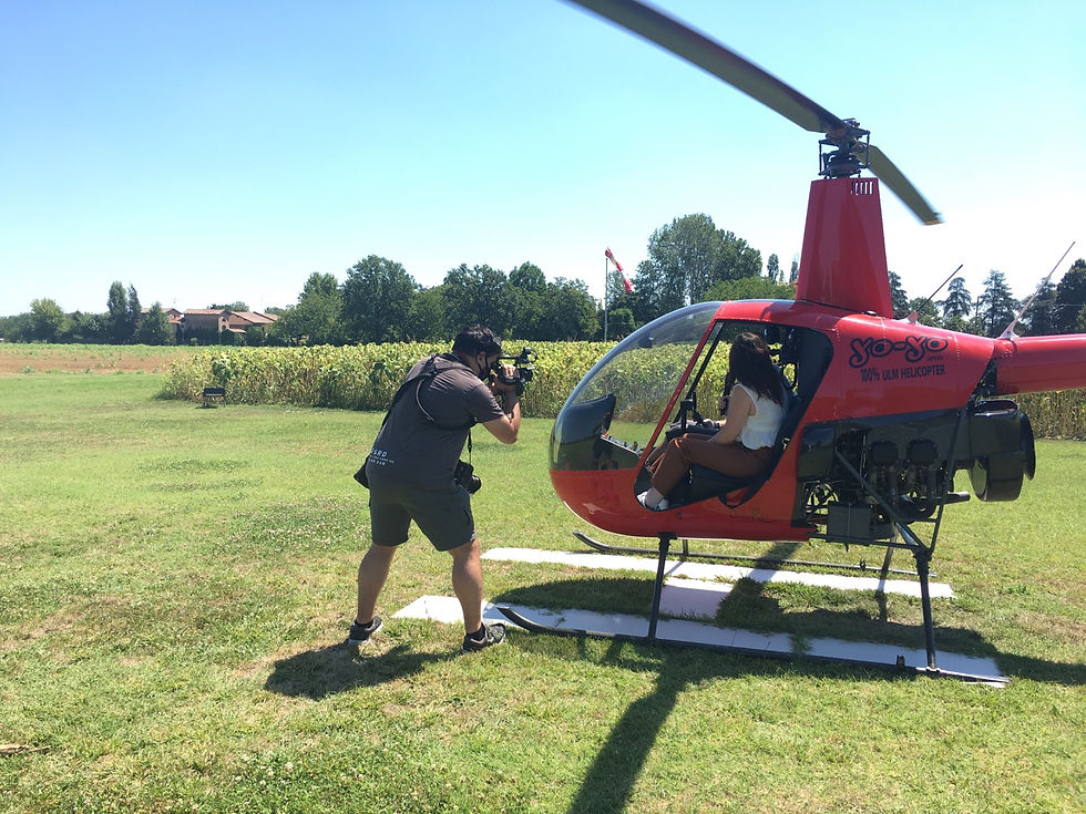 Miniatura: Volo in elicottero sul castello di Formigine Mo 