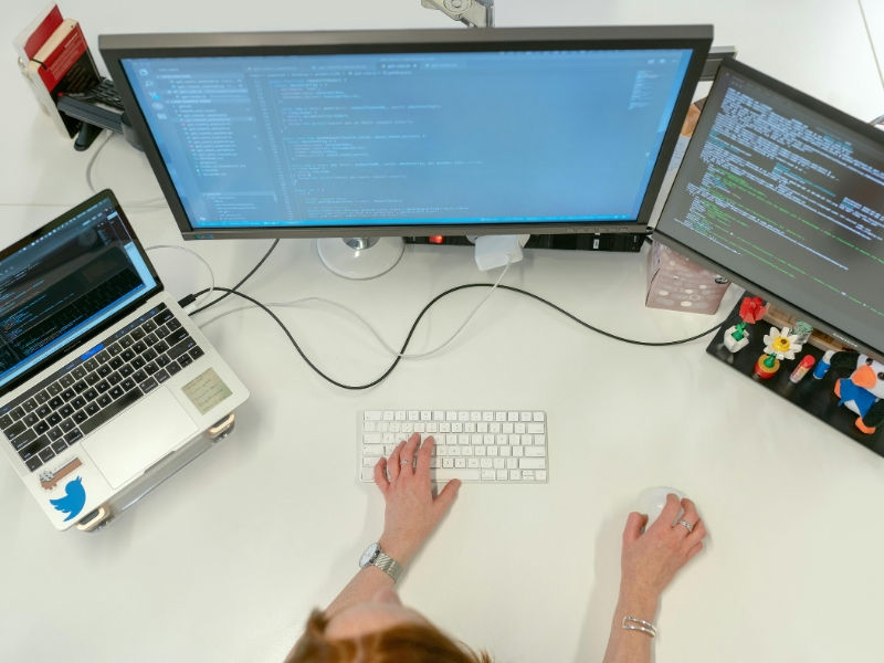 automatización de procesos administrativos, chatbots con inteligencia artificial, staffing de TI en México, automatización para empresas retail, eficiencia operativa, escalabilidad sin contratar, automatizar tareas repetitivas, y sistemas en la nube