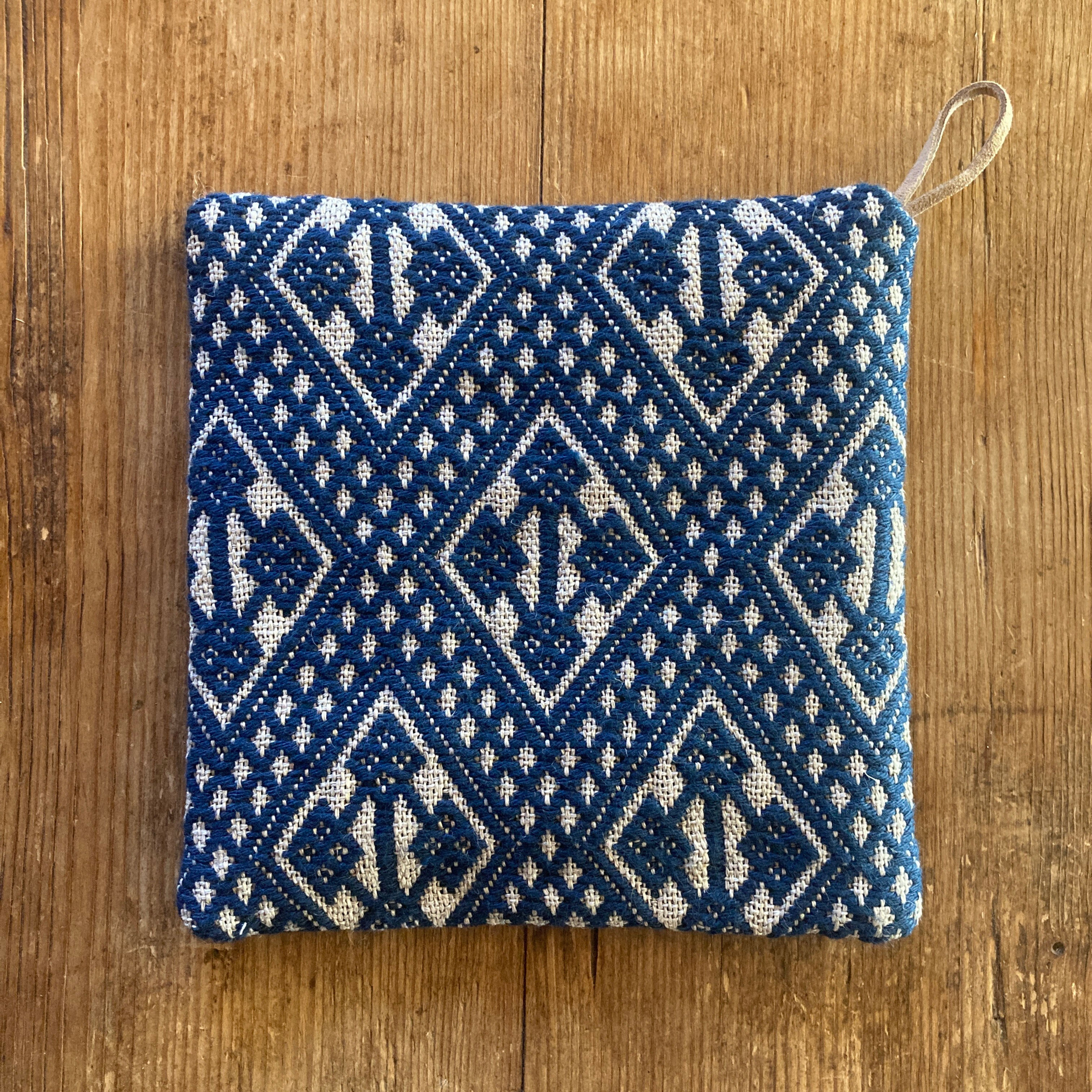 こぎん刺しポットマット　010