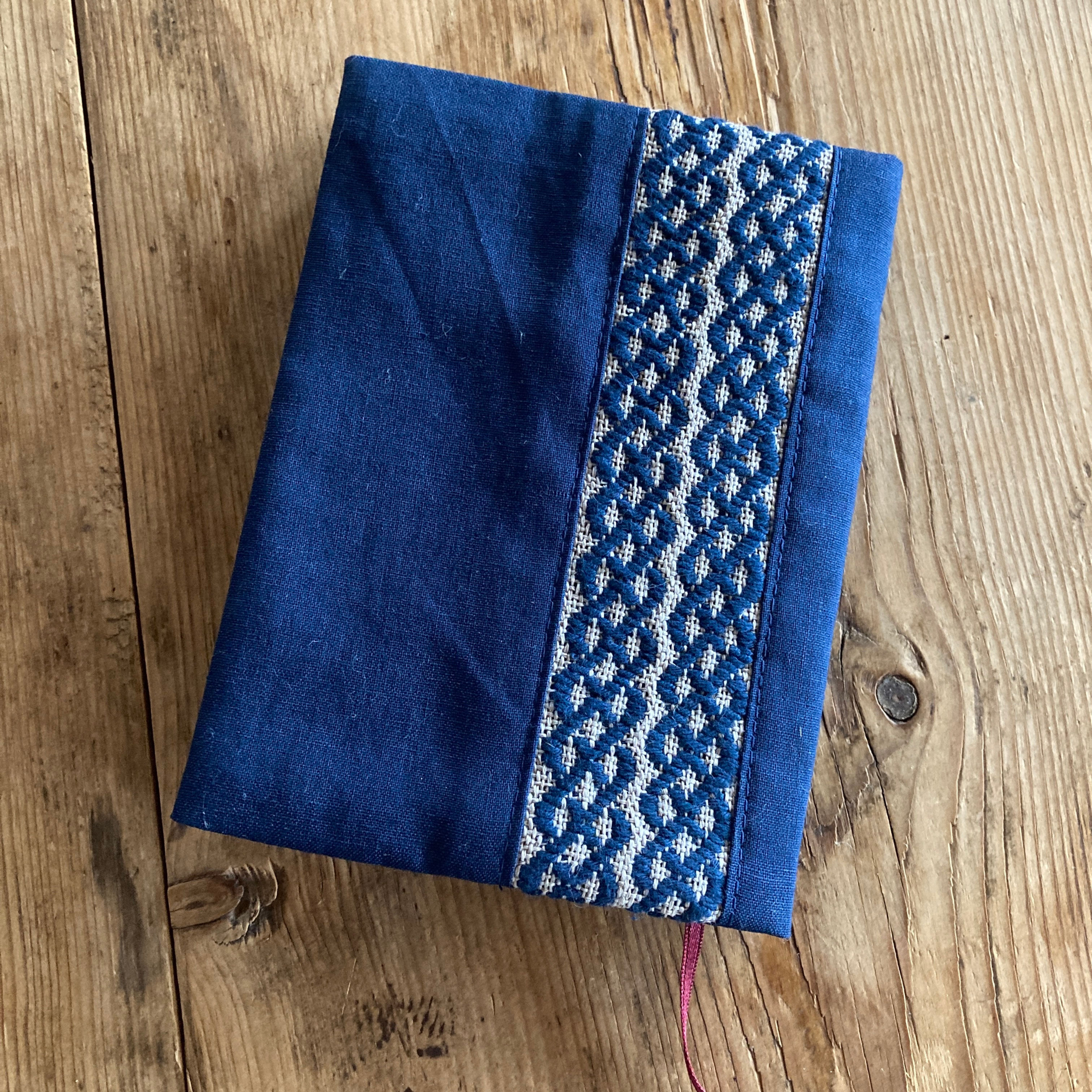 こぎん刺しブックカバーｂ004