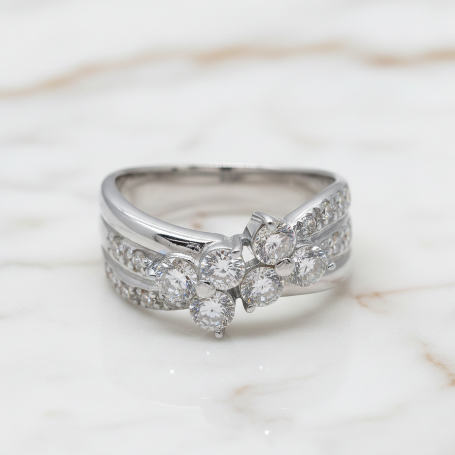 Thumbnail: Luminous Triple-Band Cluster Ring
