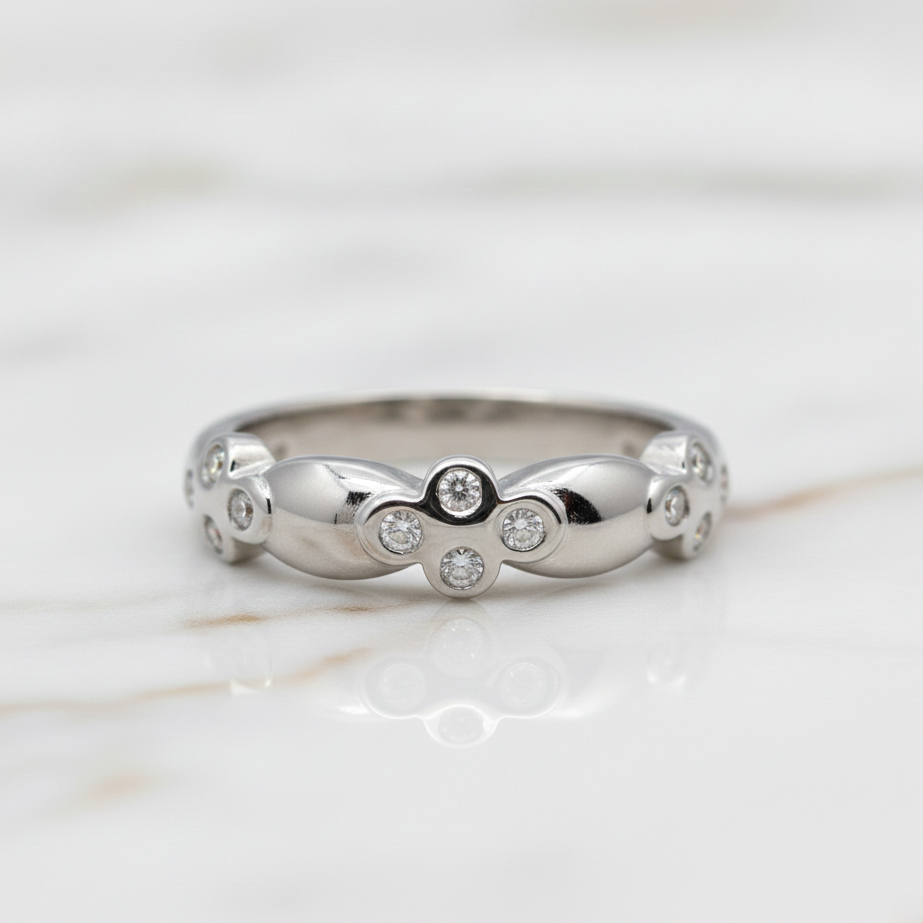 Thumbnail: Celestial Quatrefoil Band