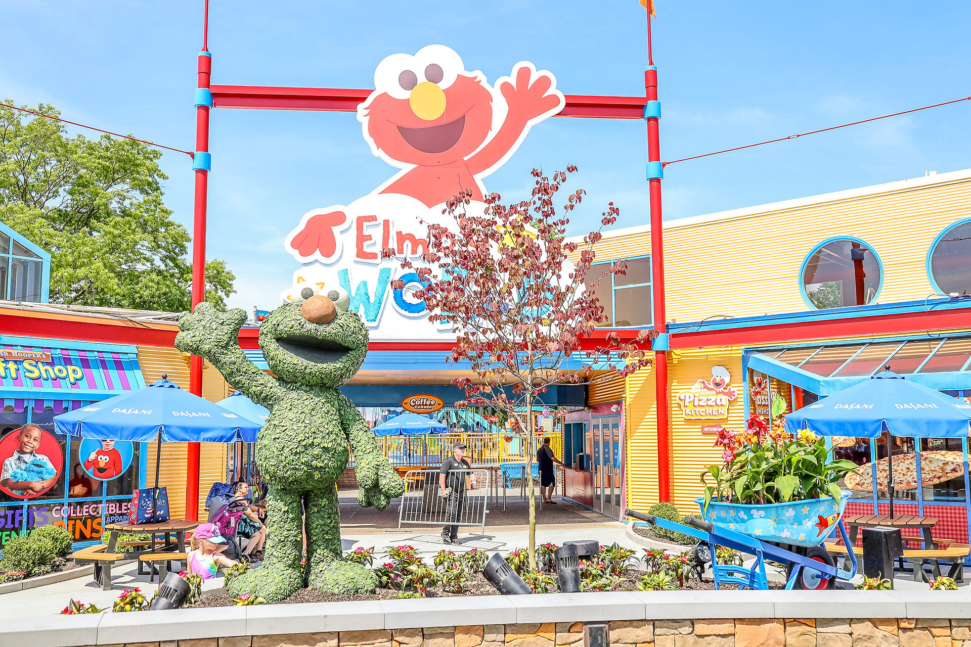 Elmo In The 123 Playground - Sesame Place Philadelphia