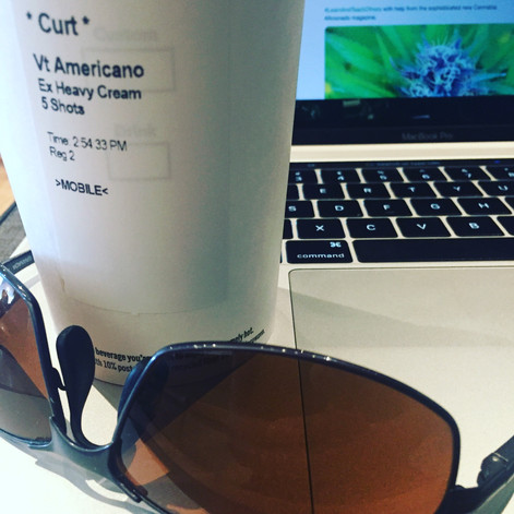 curt robbins laptop sunglasses coffee.jp