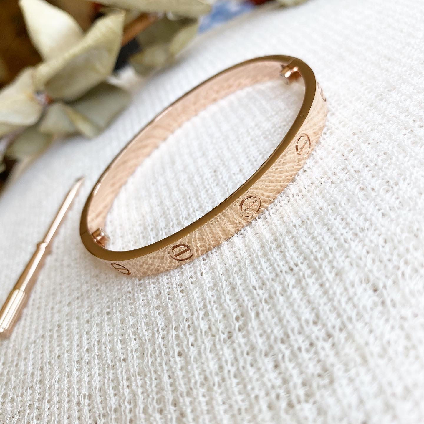 Luxury Rose Gold Léve Bangle (No Stone)