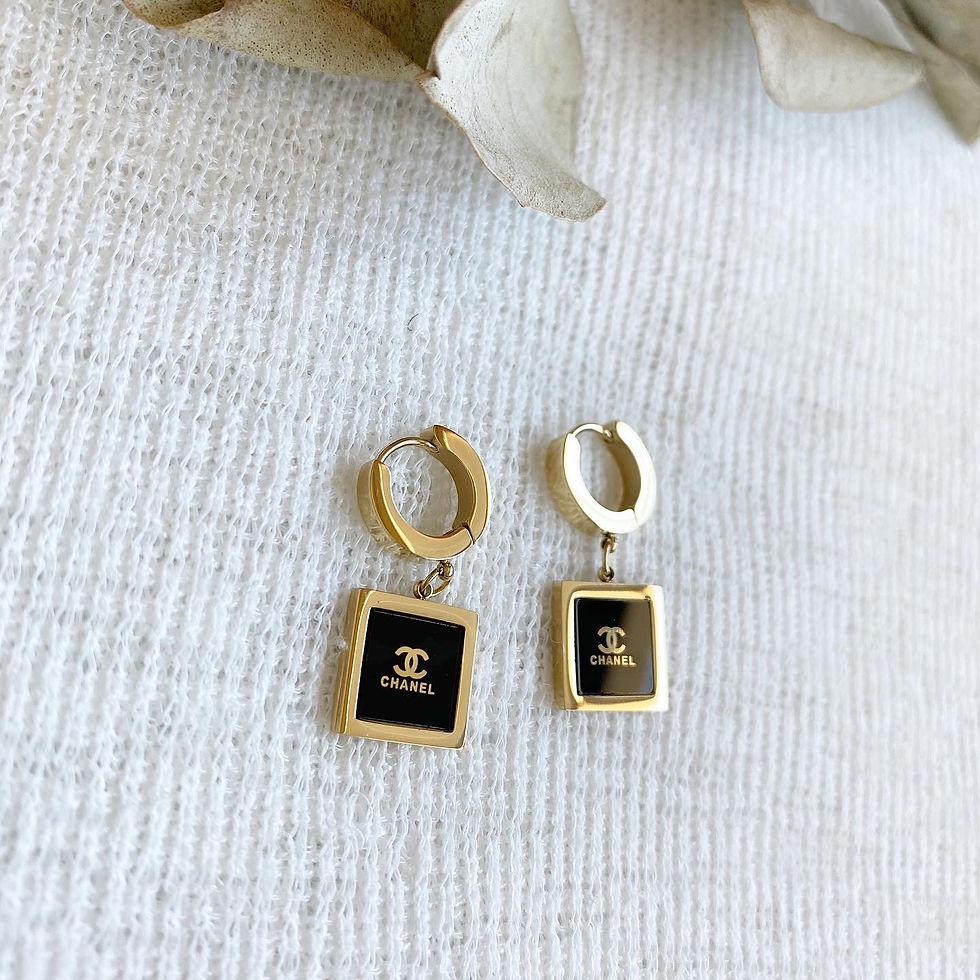 Thumbnail: Luxury Gold Dangled Earrings