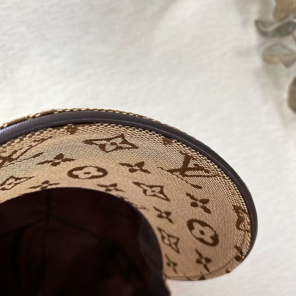Thumbnail: Luxury Brown ŁV Cap (+Label)
