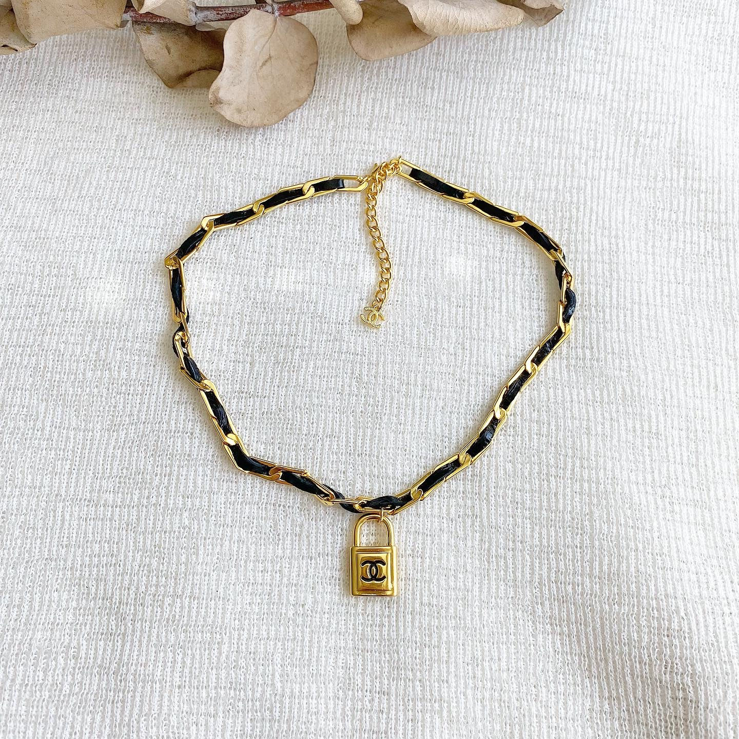 Luxury Black Pendant Lock Necklace (+Stamp)