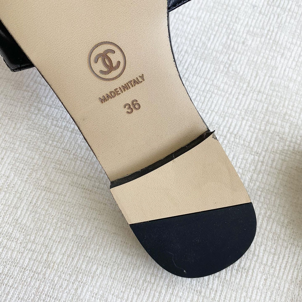 Thumbnail: Luxury Black Turn-Iōck Slides (38)