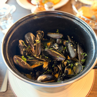Mussels with creamy saffron soup