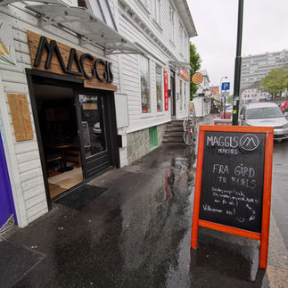 Maggis entrance