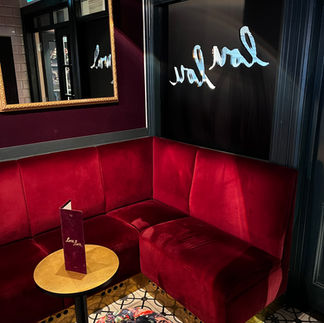 Lou-Lou interior