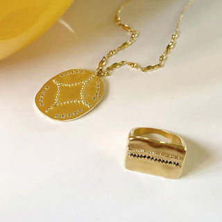 Louise Hendricks Paris chez JOY BIJOUX Martinique.jpg
