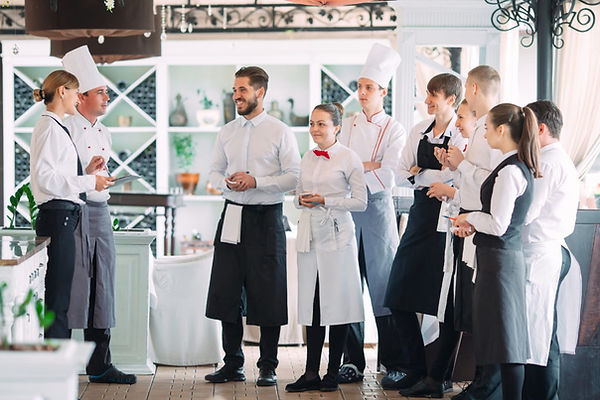 Restaurant-staff-speaking-with-the-head-chef-1024x683.jpeg