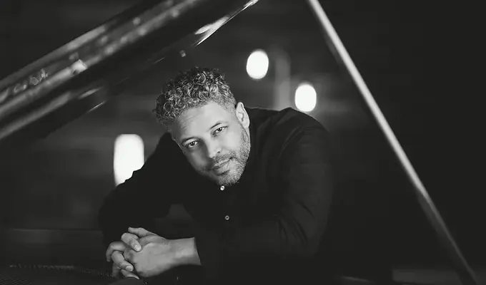 Community Concert with Zaccai Curtis