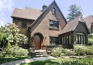 98 Beechknoll Rd, Forest Hills