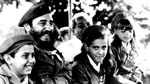 "Que vivam as crianças cubanas! Que vivam os pioneiros cubanos!"