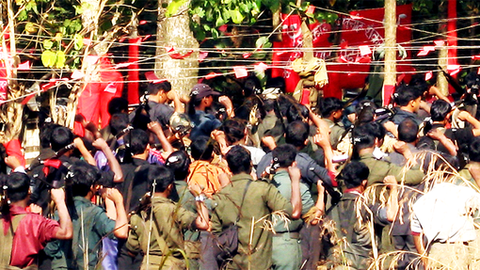 "Dentro de um Campo Maoísta: A cidade no meio de uma floresta em Jharkhand"
