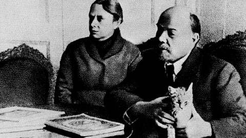 Krupskaya: "Porque é que a II Internacional defende Trotsky?"