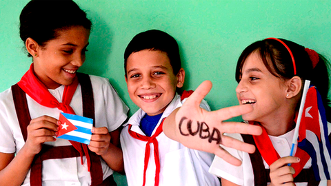 "Crianças cubanas sob o cerco dos Estados Unidos"