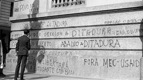 "Educação, instrumento político de poder"